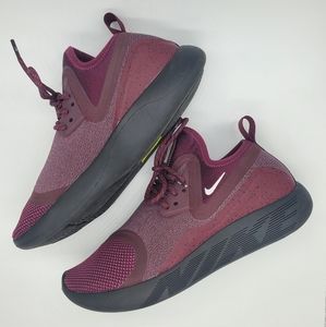 🚨 Nike Women's Lunarcharge essential running shoe